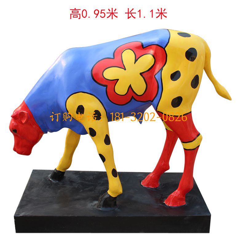 玻璃钢彩绘低头牛雕塑